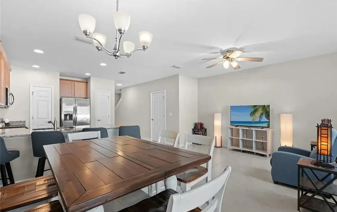 3 bed, 2.5 bath, 1477 sqft, $1,800 — Photo 3