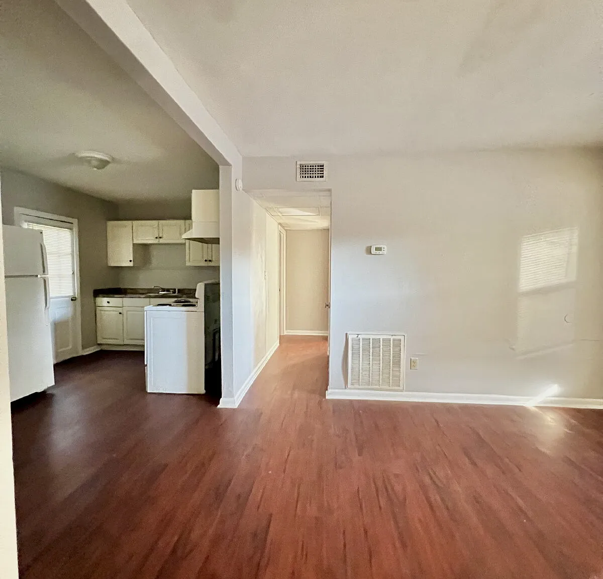 2 bed, 1.0 bath, 744 sqft, $950 — Photo 4