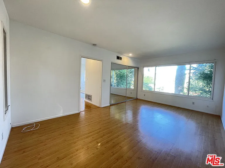 6216 Temple Hill Dr — Photo 19