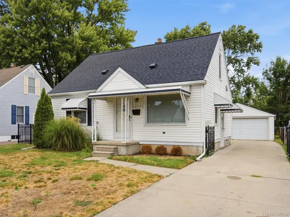 22421 Revere St, Saint Clair Shores, MI 48080