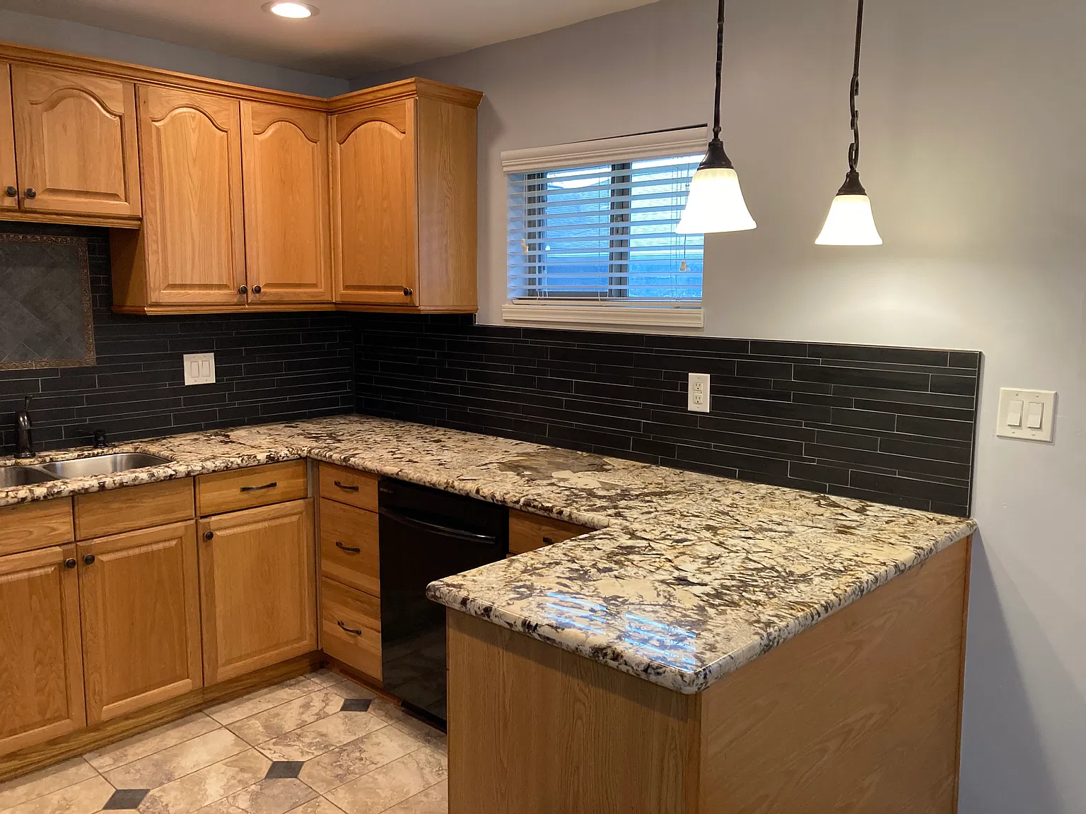 2128 Oakdale St — Photo 3
