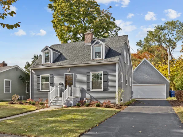 1409 S 3rd St, St Charles, IL 60174