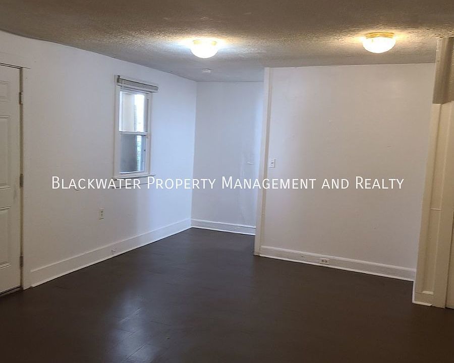 2nd image of 1003 1/2 Floyd St