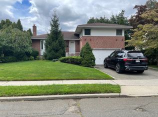 102 Belmont Cir, Syosset, NY 11791