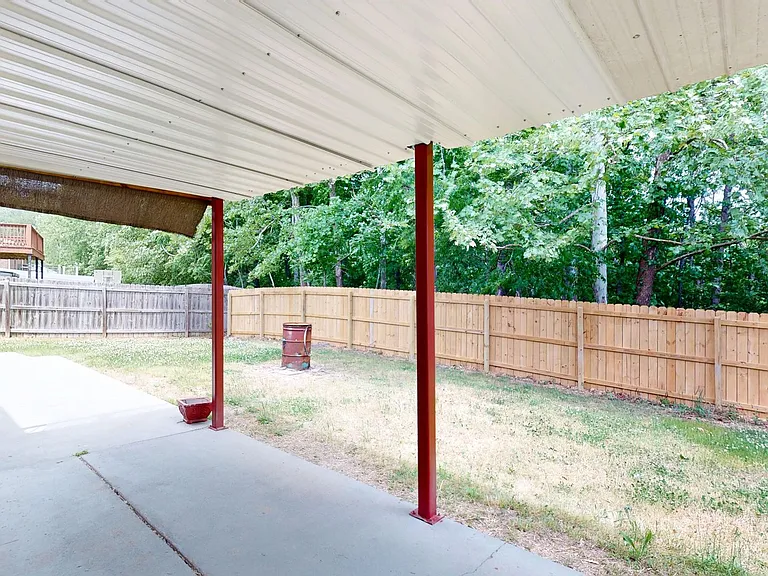 424 Eisenhower Dr — Photo 36