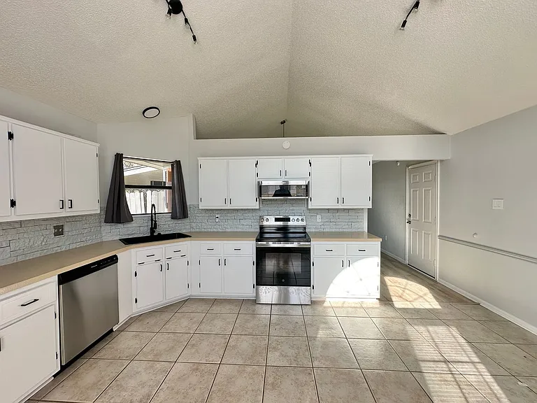 312 Bronc Dr — Photo 9