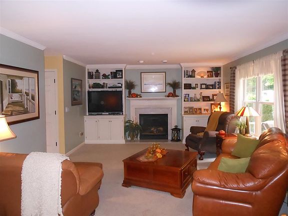 4th image of 15 Springfield Dr