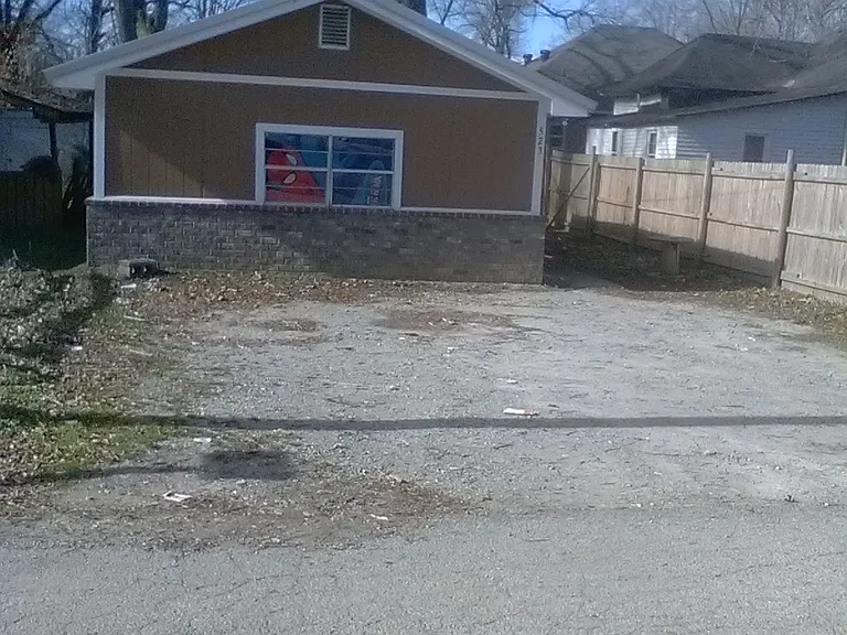 521 N 19th Ave — Photo 2