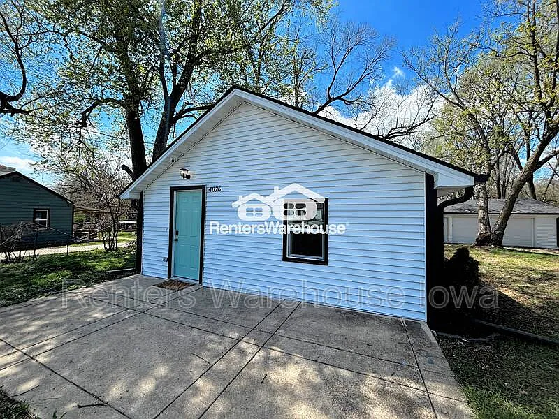 Building Photo - 4076 Indianola Ave
