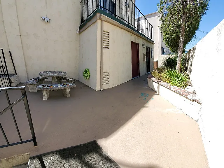409 W Dryden St #G — Photo 22