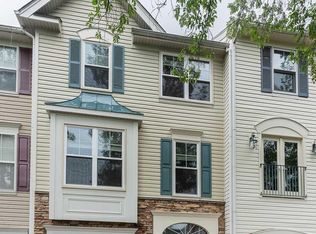 25362 Ashbury Dr, Chantilly, VA 20152