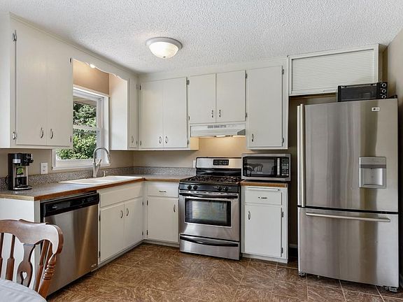 4th image of 14725 Canada Ave