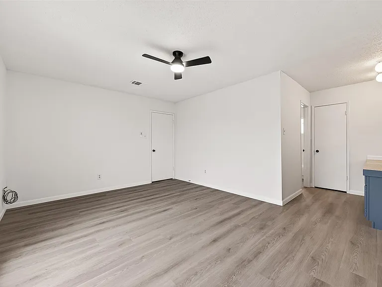 7523 La Place Dr — Photo 28