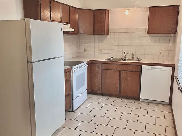 312 Falcon Ct — Photo 21