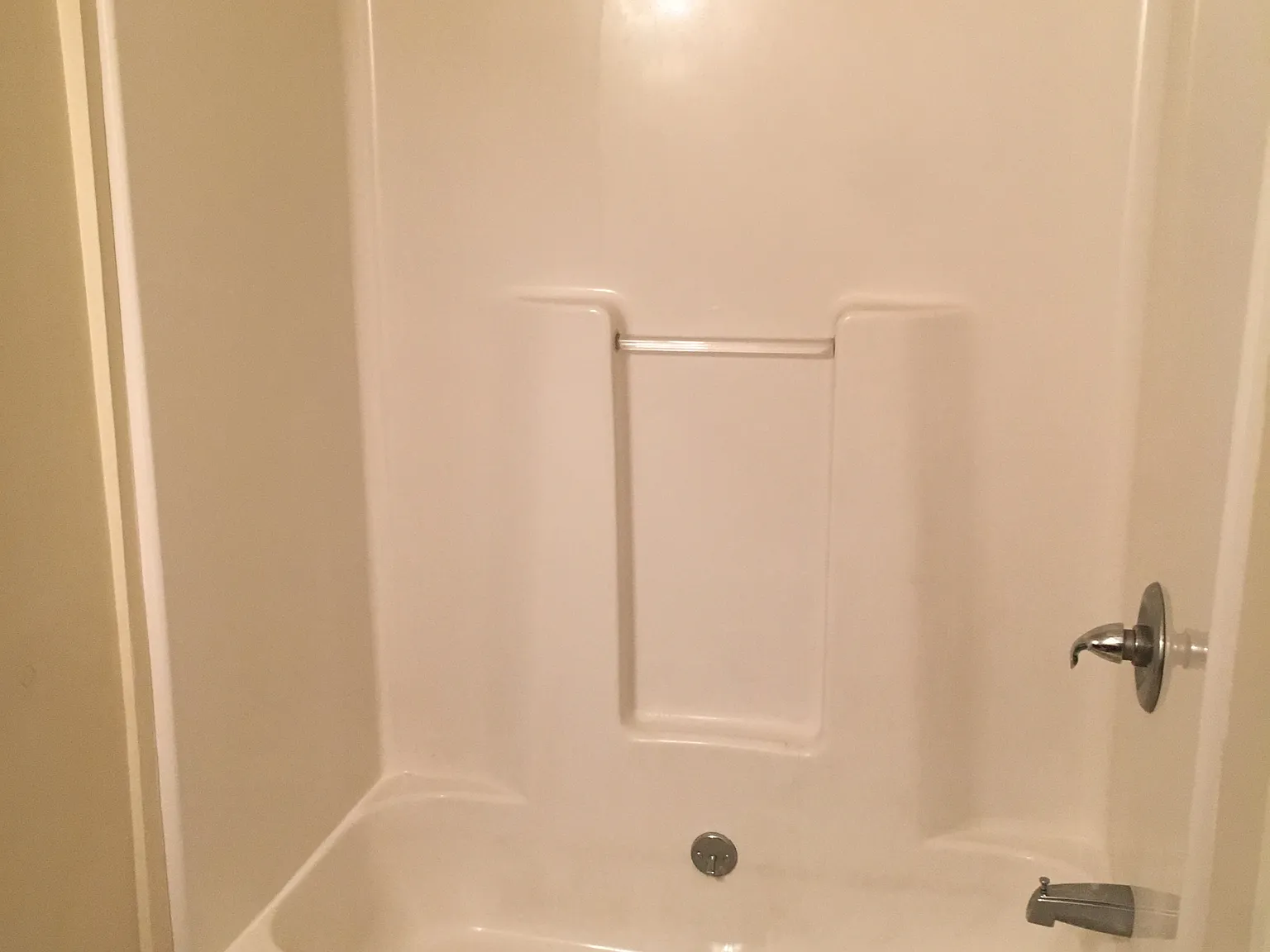 3 bed, 1100 sqft, $2,500 — Photo 2