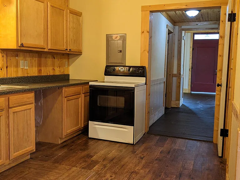 1212 E 3rd St #B — Photo 9