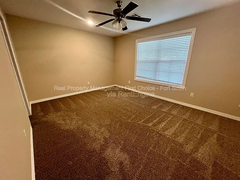 6617 Leightyn Ln — Photo 10