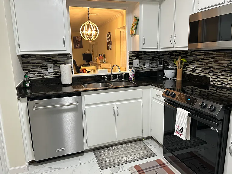 6401 Cedar Bend Ct #6 — Photo 16