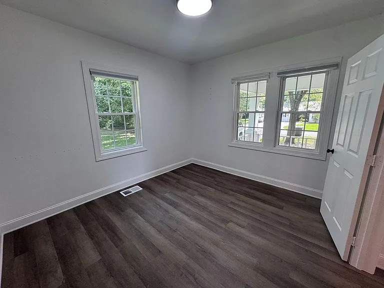 922 S 27th St — Photo 15