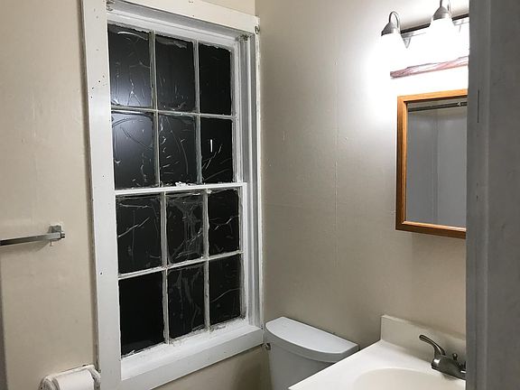 3rd image of 10 Auburn St APT 1