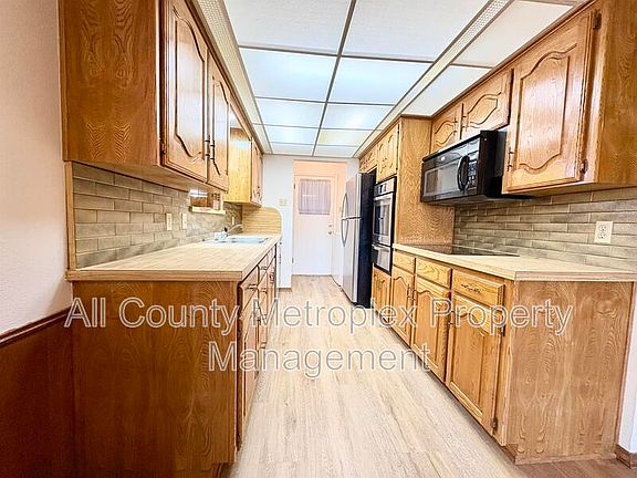 4th image of 10235 Chesterton Dr