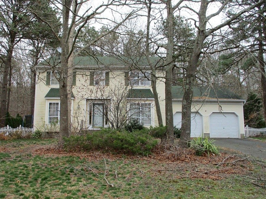 1st image of 15 Lilly Ct