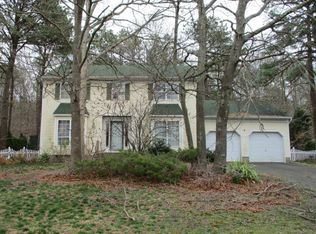 15 Lilly Ct, Manorville, NY 11949