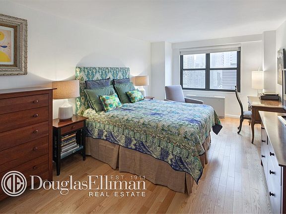 3rd image of 201 E 28th St #19A