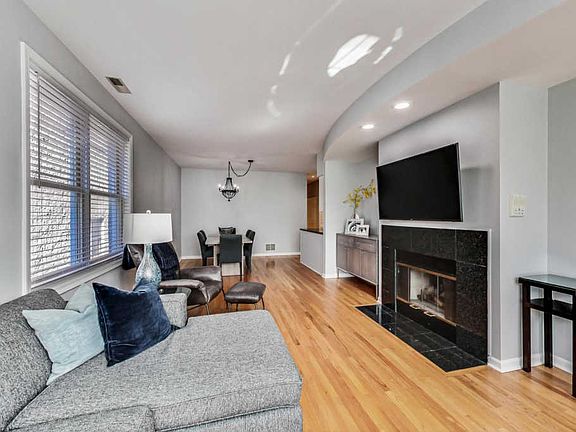 4th image of 2619 N Ashland Ave