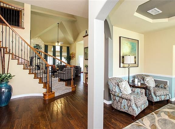 3rd image of 5101 Crestwater Dr