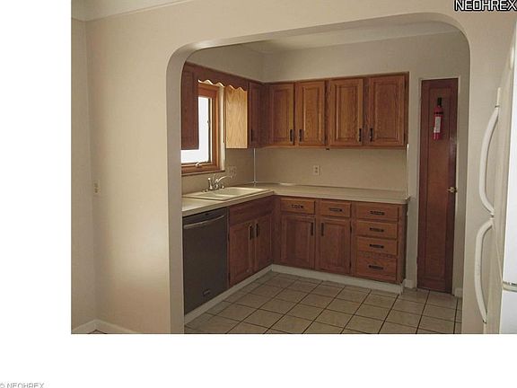3rd image of 1365 Villa Dr