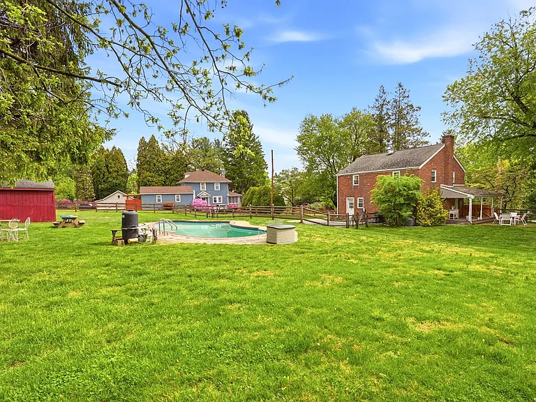 528 S Old Middletown Rd — Photo 4