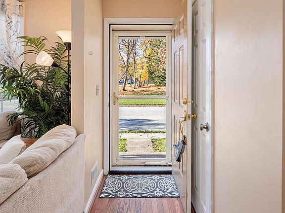 2nd image of 7 Snowberry Ct