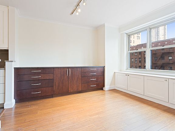 4th image of 420 E 72nd St APT 6L