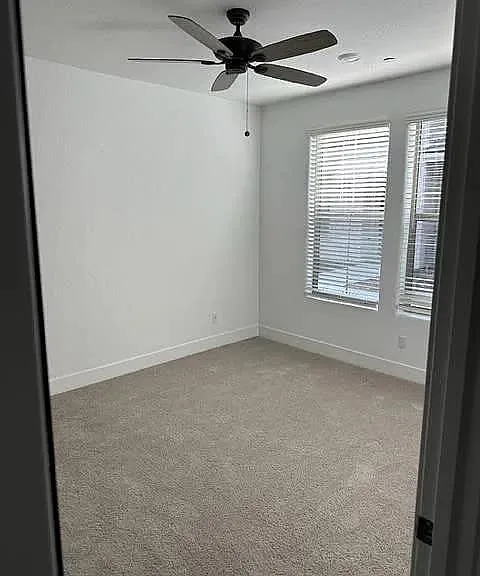 412 W Balsam Ln — Photo 5