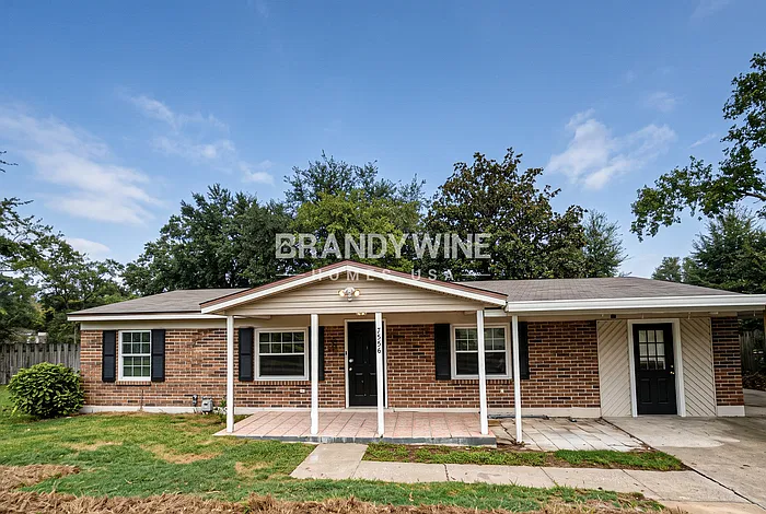 4 bed, 2.0 bath, 1742 sqft, $2,105 — Photo 2