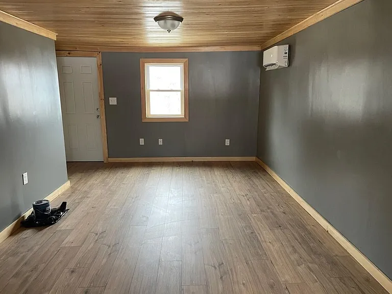 83 Commercial St — Photo 6