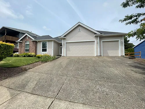 2067 Alex Ave SE Photo 1