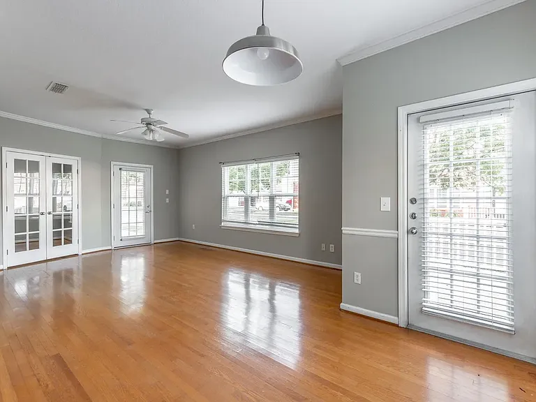 4102 Regency Ct — Photo 10
