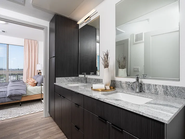 Legacy Metro 525 — Photo 17