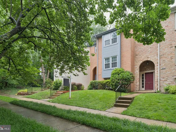 1968 Hopewood Dr, Falls Church, VA 22043