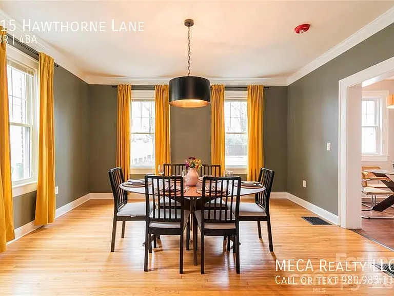 715 Hawthorne Ln — Photo 9