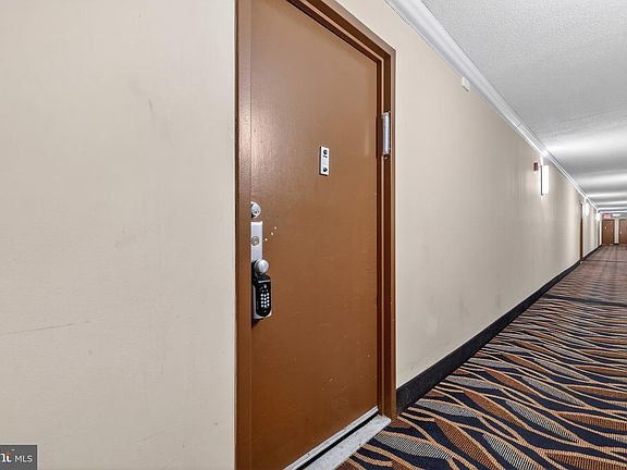 3rd image of 1121 University Blvd W APT 912-B