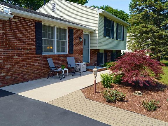 3rd image of 170 Peakview Dr