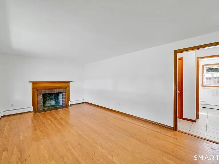 49 Schaffer Dr — Photo 4