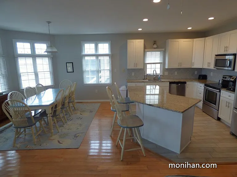 KITCHEN & DINING ROOM