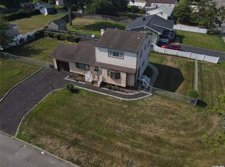 141 Sugarwood Ln, Central Islip, NY 11722