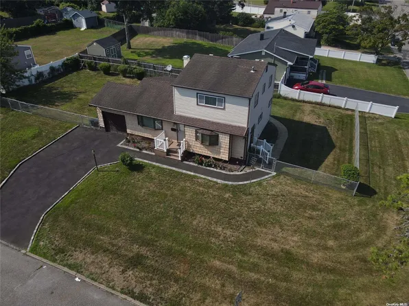 141 Sugarwood Lane, Central Islip, NY 11722