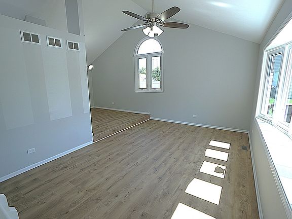 5th image of 22520 Crescent Way