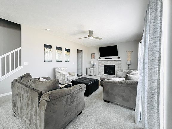 4th image of 10405 S 110th St